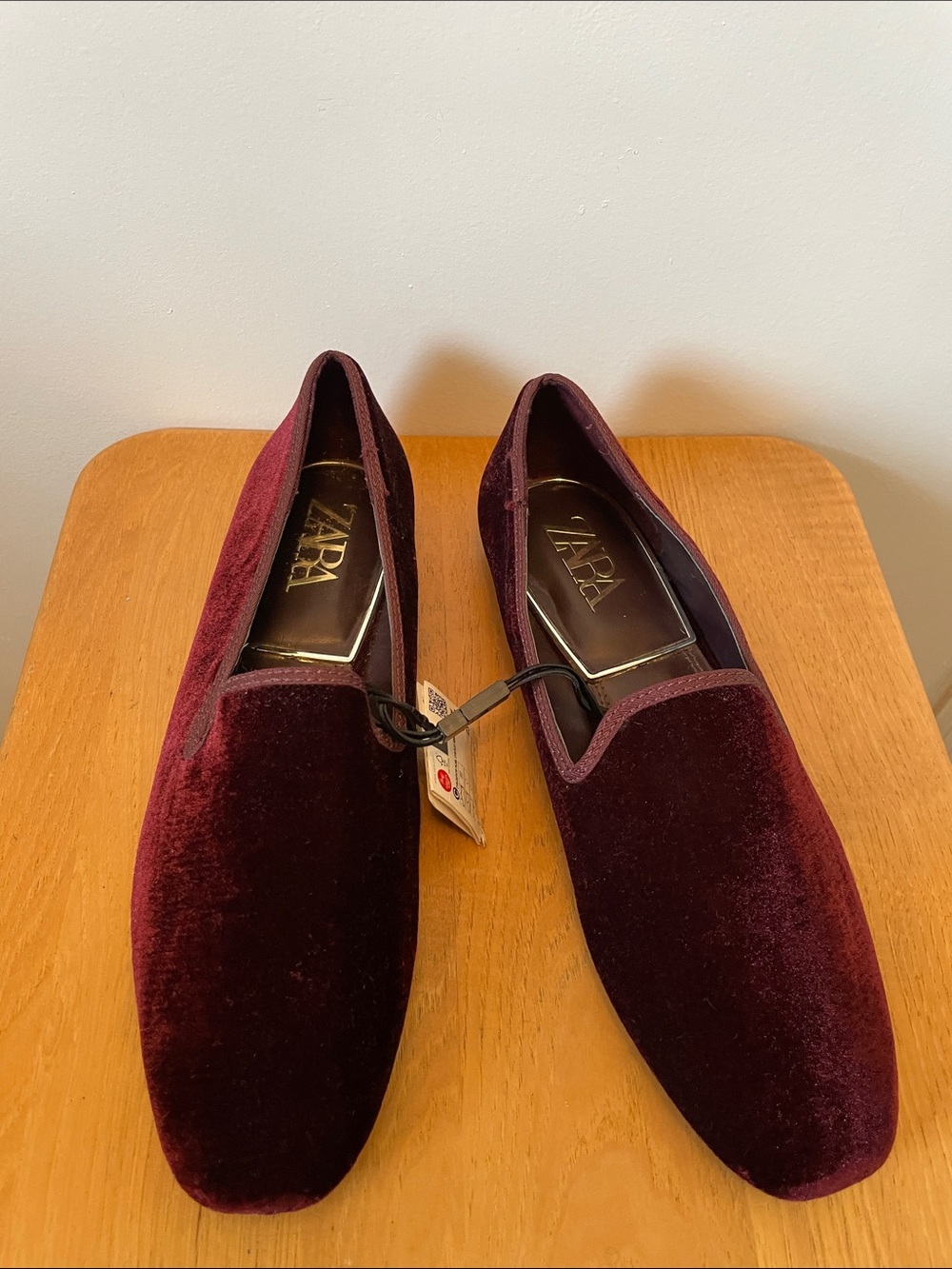 Zara Women’s Burgundy Velvet Slip-On Loafers New Size 7.5